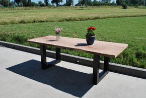 Robuuste houten tafel