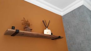 Houten wandplank stalen plankdrager