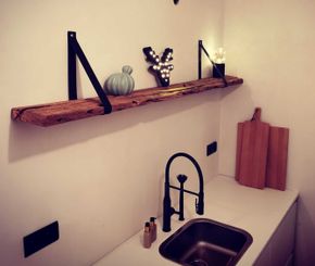 Stoere wandplank boven keuken