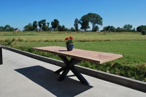 Massief houten tafel
